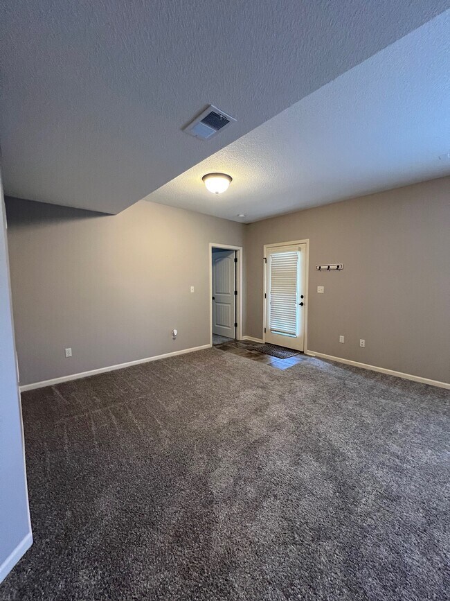 Building Photo - 1234 Vivian Dr