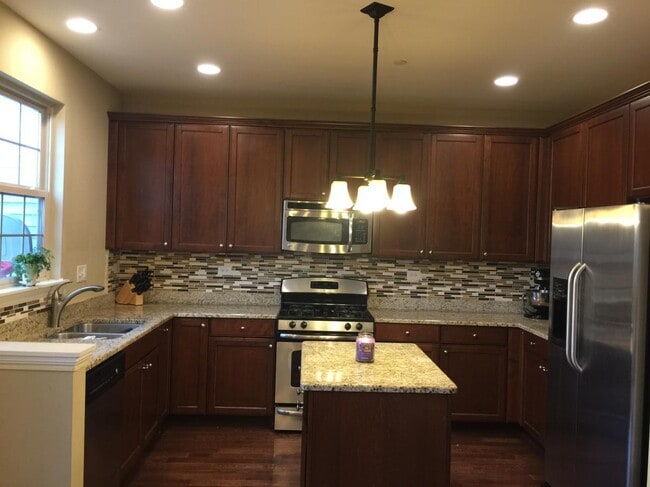 Building Photo - 2481 Waterbury Ln
