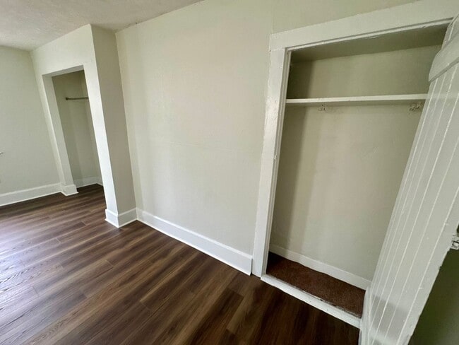 Building Photo - Spacious 1 Bed 1 Bath Home!