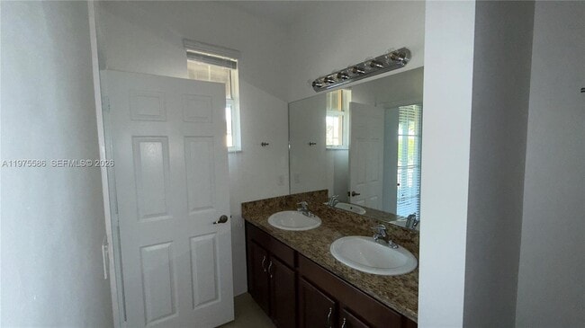 Building Photo - 1522 SW 147th Ter