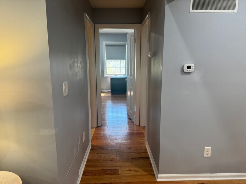 Building Photo - 50 Falls Bridge Dr