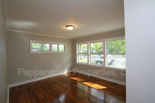 Building Photo - 115 1st Ave