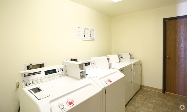 Laundry Facilities - Highland Park