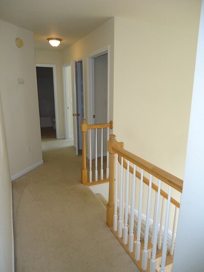 Building Photo - 417 Oakhall Dr