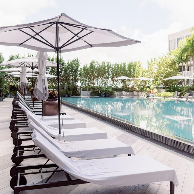 Building Photo - 121 NE 34th St