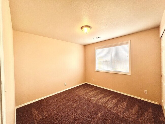 Building Photo - Pristine 3Bed-2Bath Home For Rent Near Rd 68!!!