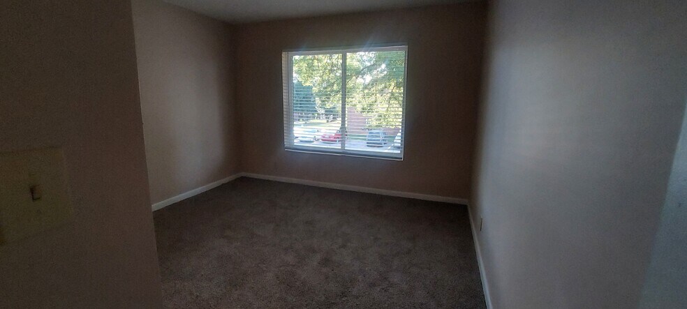 Building Photo - 7098 Wildwood Cir
