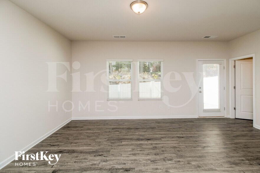 Building Photo - 2080 Cypress Village Dr NW