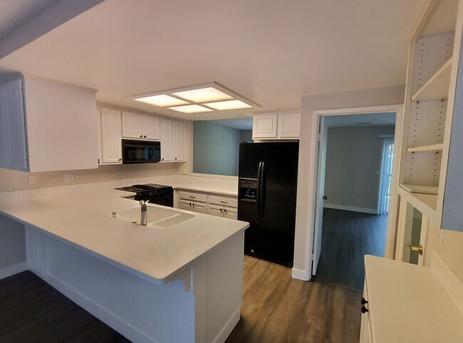 Building Photo - Newley Updated 4 bedroom, 2.5 bathroom Townhome in Citrus Heights!!!