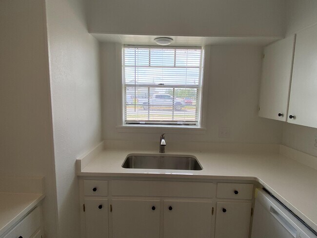 Building Photo - 1912 Dave Ward Dr