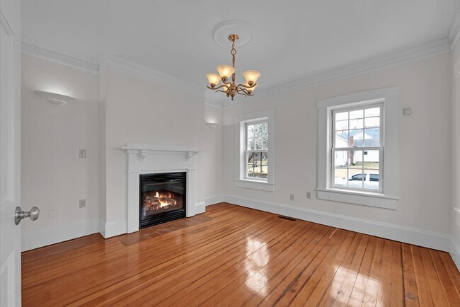 Building Photo - 22 School St