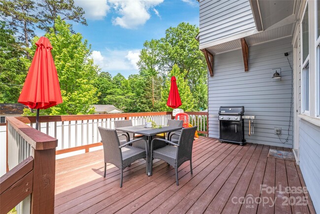 Building Photo - 5210 Kelly St