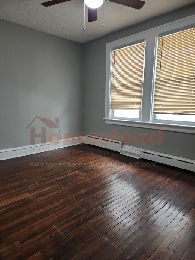 Building Photo - 5 BEDROOM HOME FOR RENT IN COLLINGDALE!