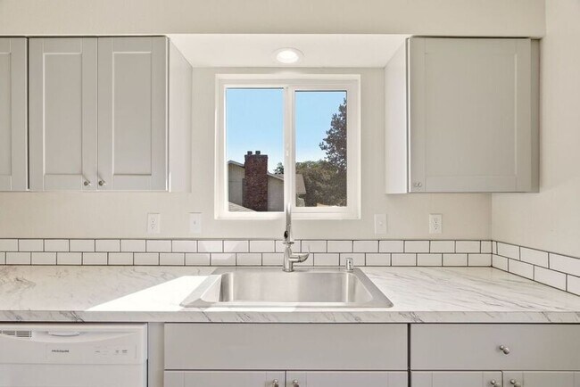 Building Photo - 10923 E 16th Ave