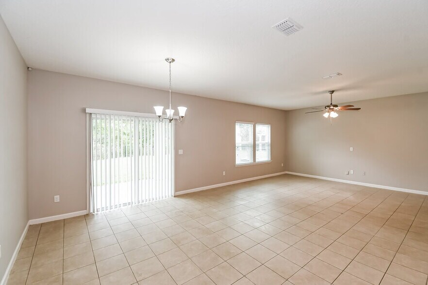 Building Photo - 11085 Haws Ln