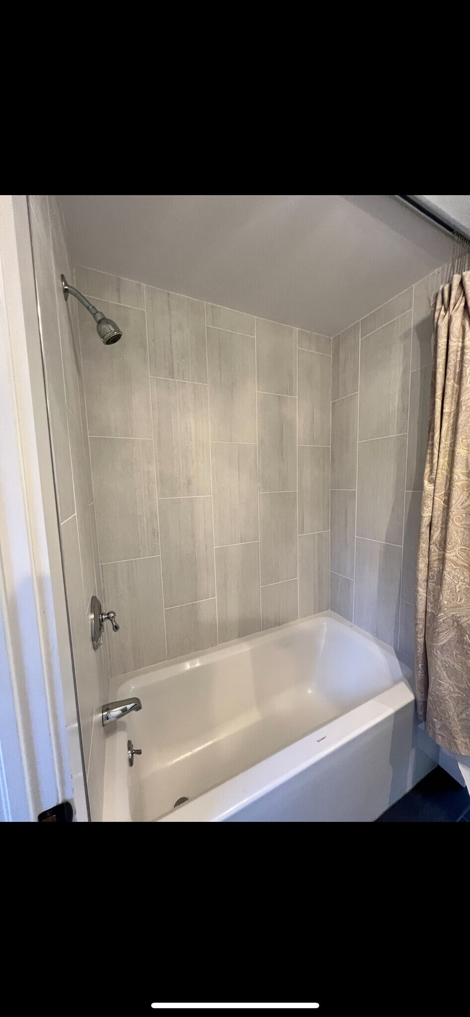 full bath - 488 Centre St