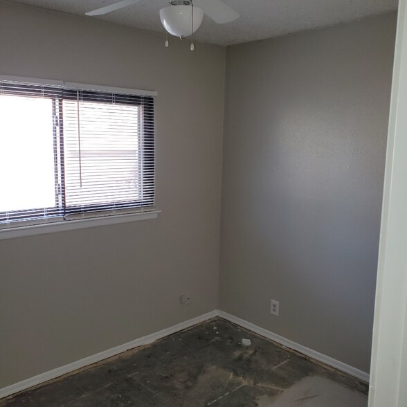 Building Photo - 1046 Lemon Tree St
