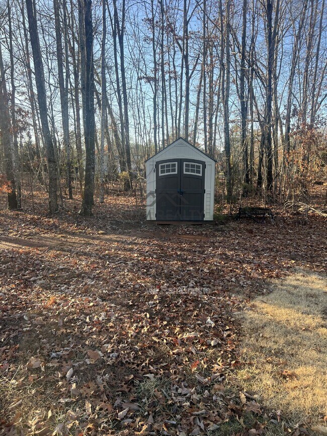 Building Photo - 8326 Quicks Way