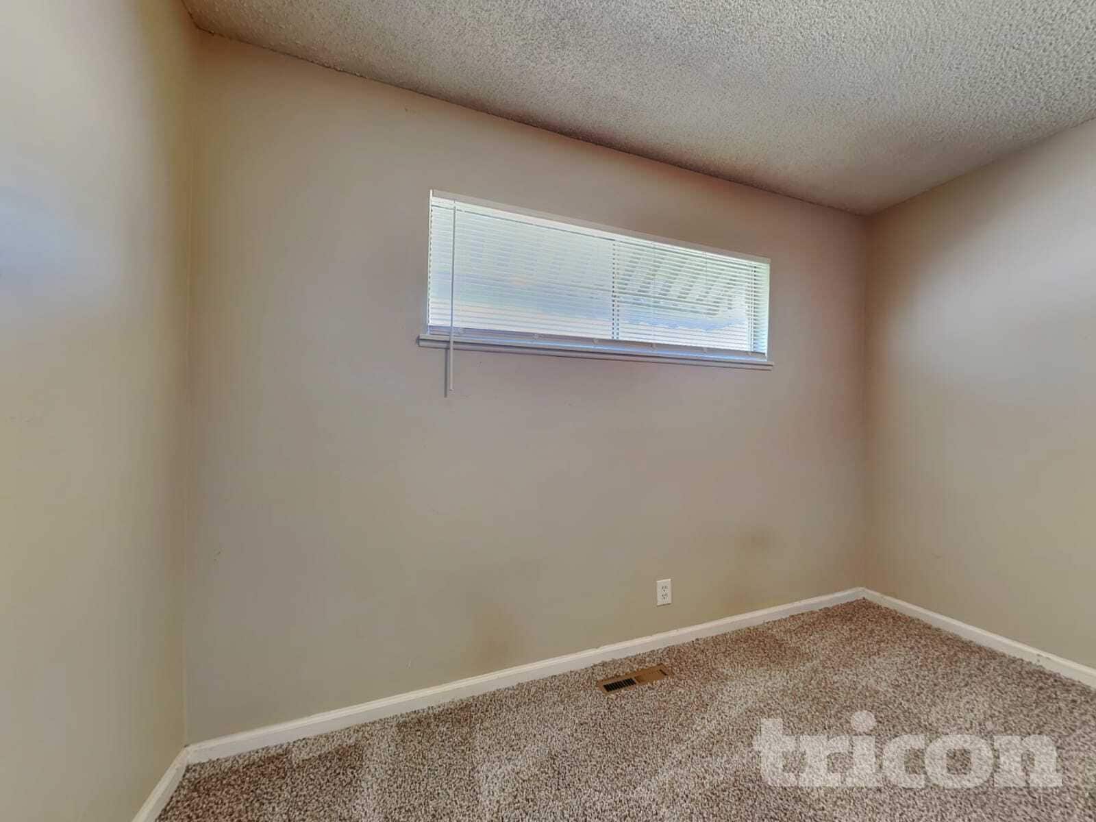 Building Photo - 1001 Akard Dr