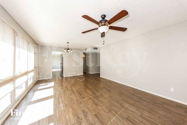 Building Photo - 13807 N 52nd Ave