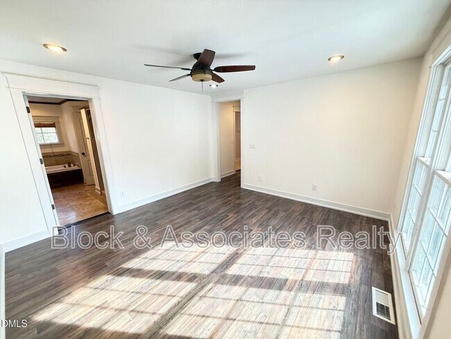 Building Photo - 121 Marilou Ln