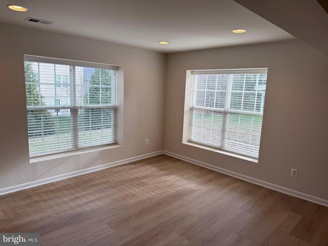 Building Photo - 6231 Glen Wood Loop