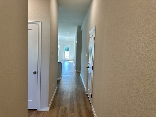Building Photo - 1821 Aleia Cv