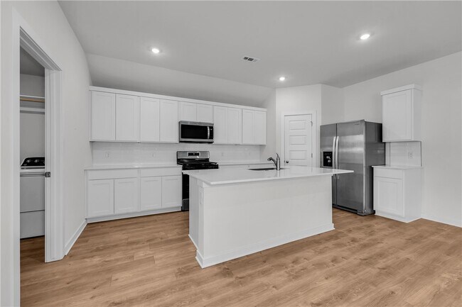 Building Photo - 4411 W Canyon Run Dr