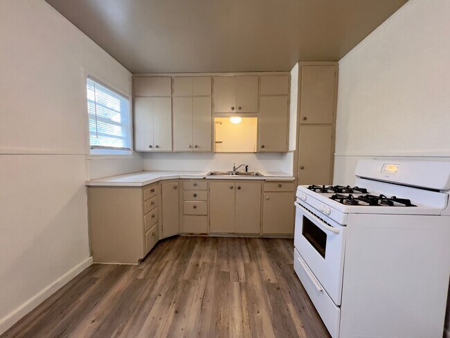 Building Photo - MOVE-IN SPECIAL: Cozy 2-Bedroom Home Near Texas Tech & the Medical District