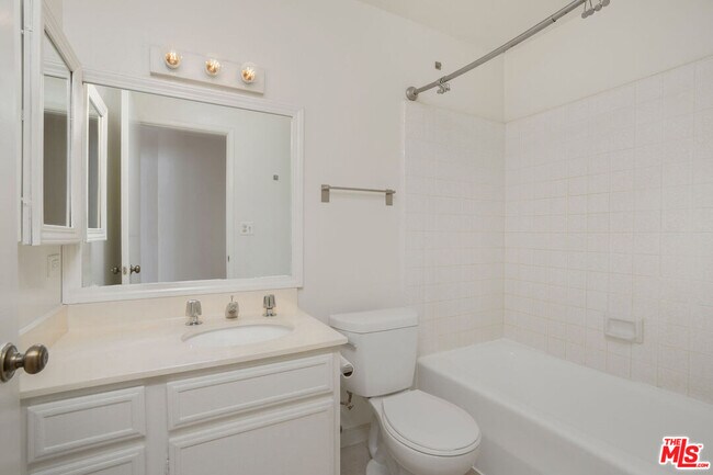 Building Photo - 953 4th St