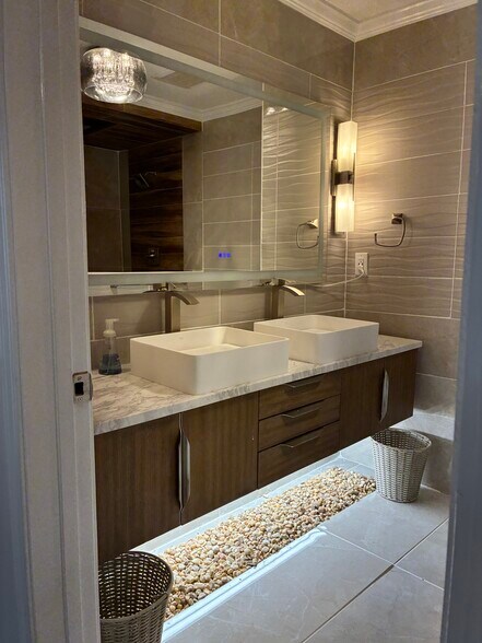 Building Photo - 1744 Woodcliff Pl NE