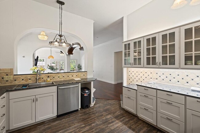 Building Photo - 2106 Rue De St Germaine