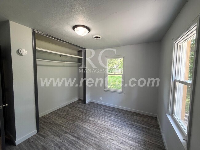 Building Photo - 421 Ferndale Ave