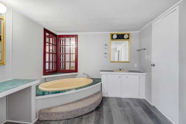 Building Photo - SPACIOUS 3 BR | 2 BA Manufactured Home in Pikeville!  *Trash Pick-up Included*