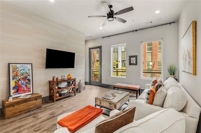 Building Photo - 1300 Chelsea Cir NW