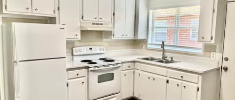 Building Photo - 2553 Myra St