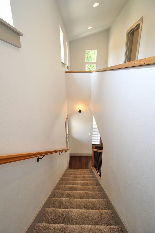 Building Photo - 2273 SE 77th Ave