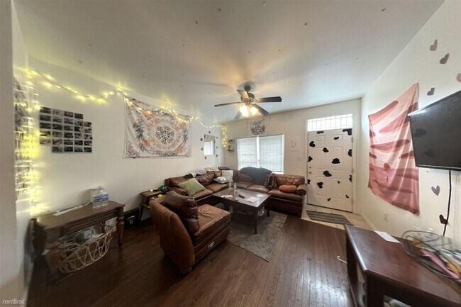 Primary Photo - 1715 Arlington St