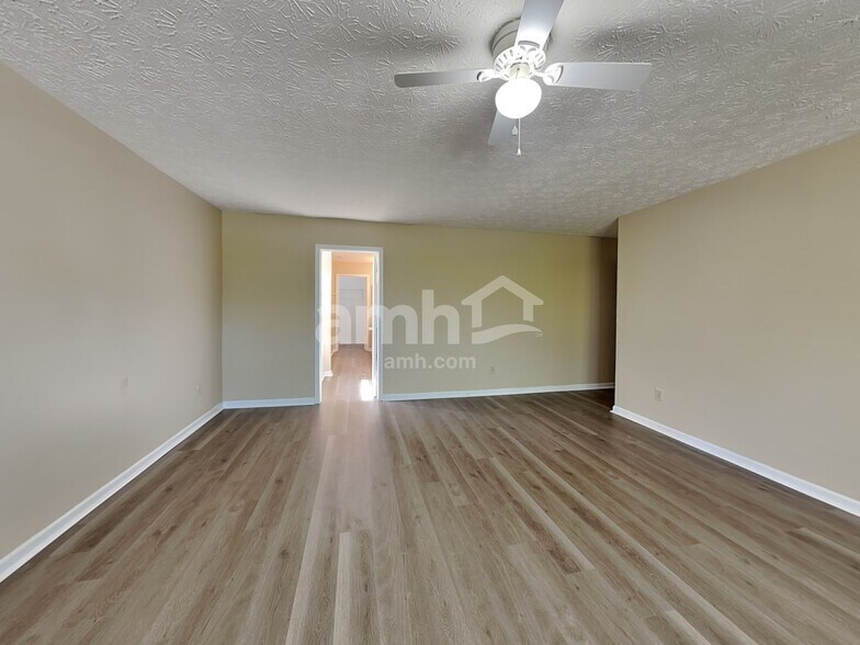 Building Photo - 13920 Bruddy Dr
