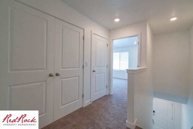 Building Photo - 3316 E Elkhorn Ln