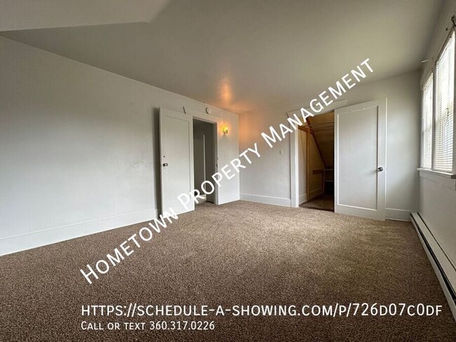 Building Photo - Updated 2 Bdr 1 bath Apt. Tacoma! Availabl...