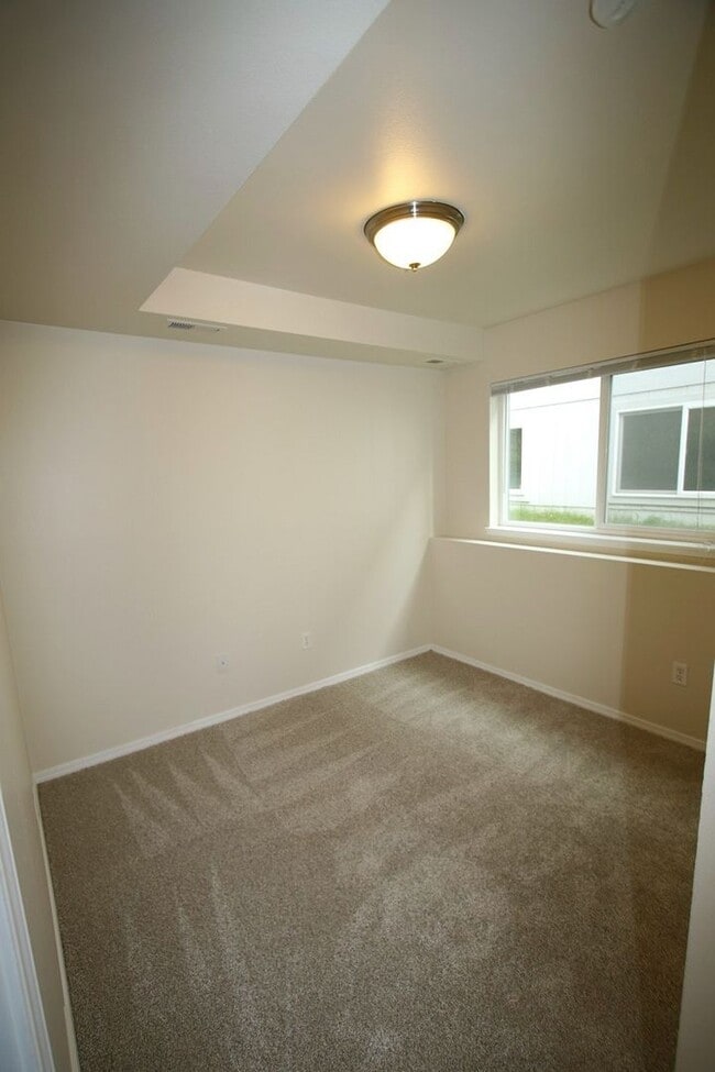 Building Photo - 4 Bedroom Eagle River Home!