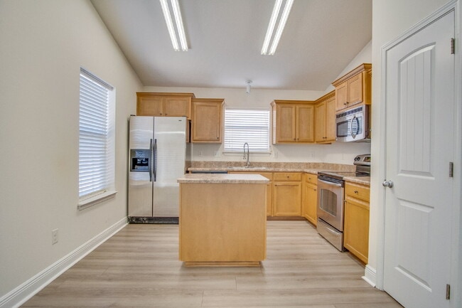 Building Photo - 3-Bedroom Home with Open Floor Plan, and Oversized Primary Suite