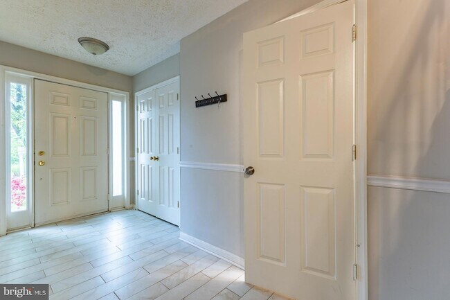 Building Photo - 20283 Glenrobin Terrace
