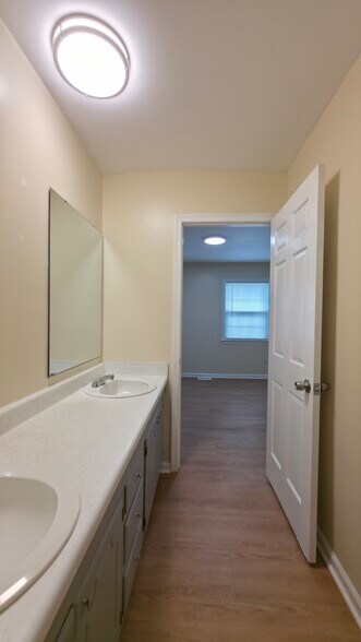 Building Photo - 388 Deputy Ln