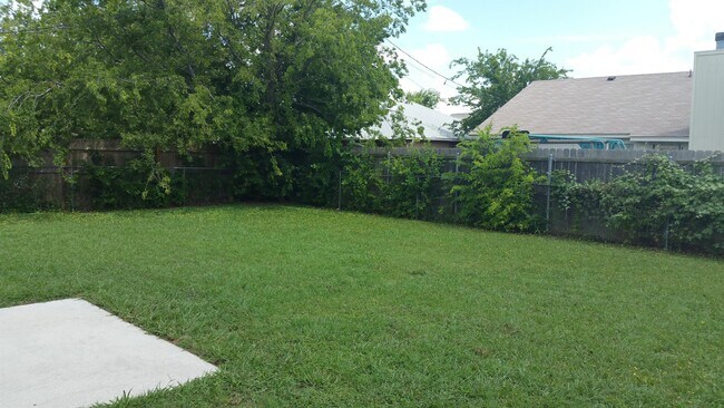 Building Photo - 2602 Cactus Dr