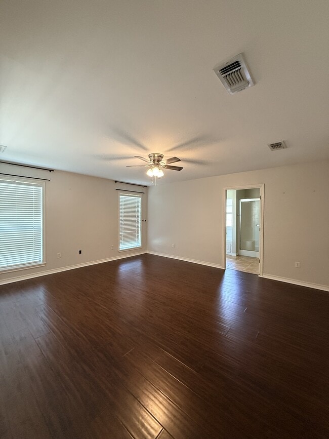 Building Photo - 1014 Redbud