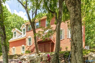 Building Photo - 15033 Greentree Trail SE