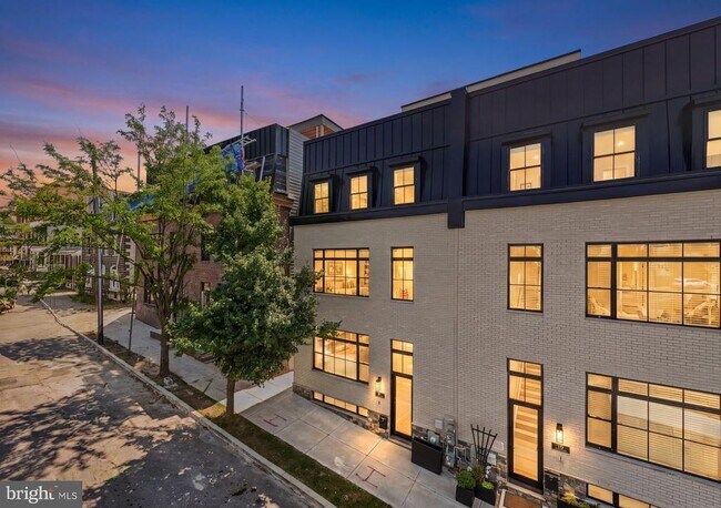 Building Photo - 206 Kalos St