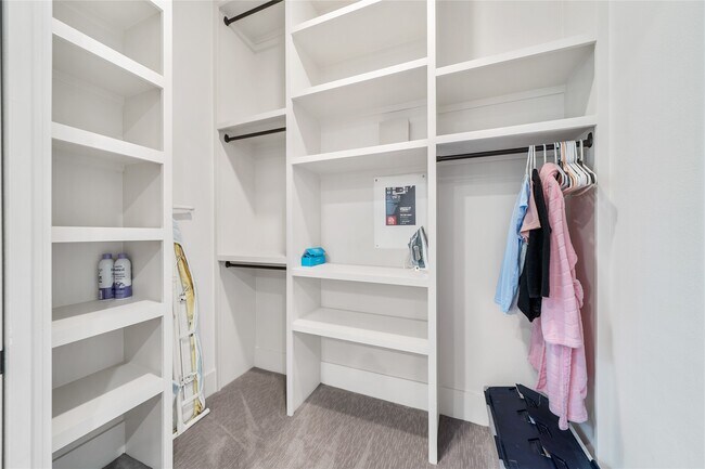 Building Photo - 620 E 26th St